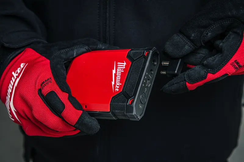 Milwaukee IRPSU3 zdroj energie pro vyhřívané oblečení M12 (36W), nabíječka USB-C (5 V, 3 A), 4932492907